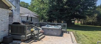 Hot Tub - Fire Pit - Single Level Ranch