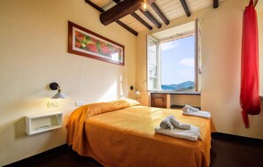 2 bedrooms, iron/ironing board, free WiFi