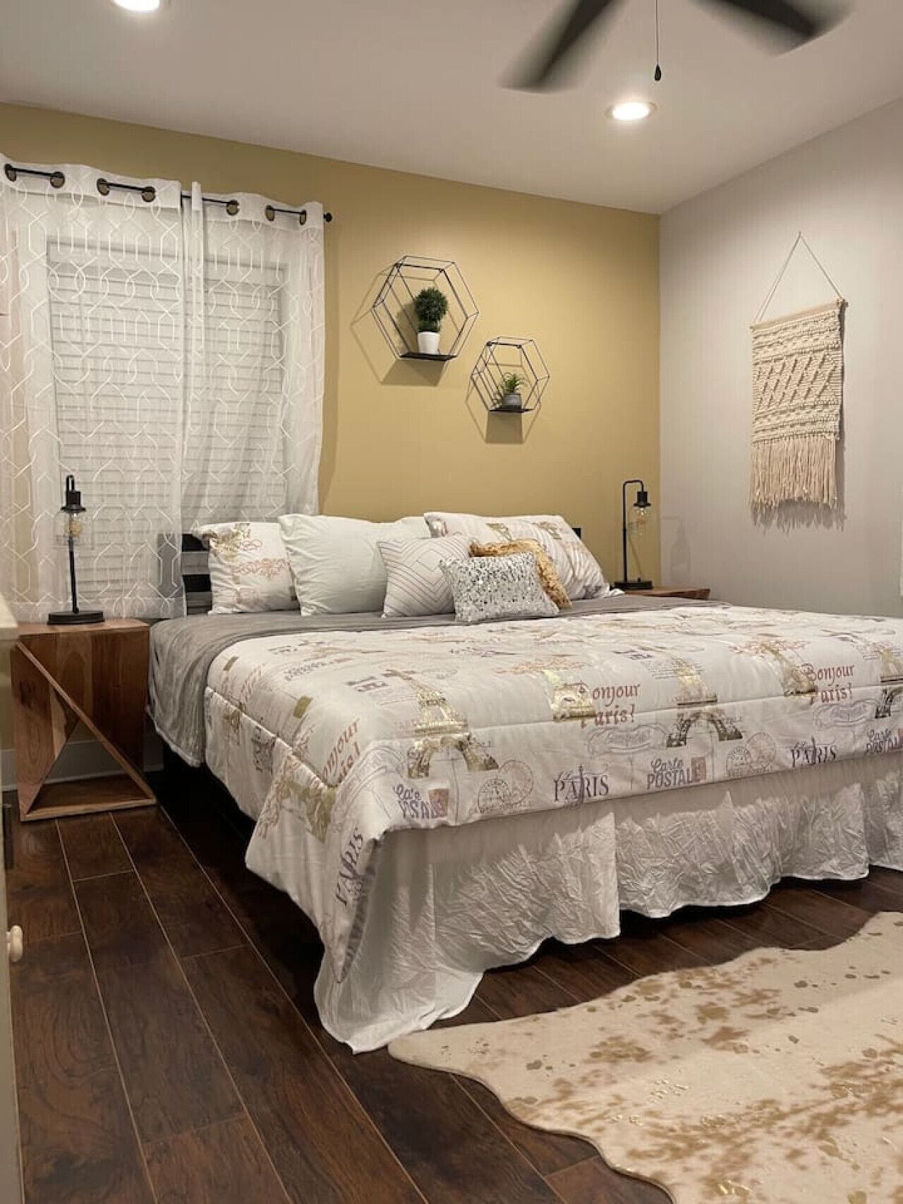 2 bedrooms, desk, iron/ironing board, travel crib