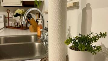 Haartrockner, HandtĂŒcher, Seife, Shampoo