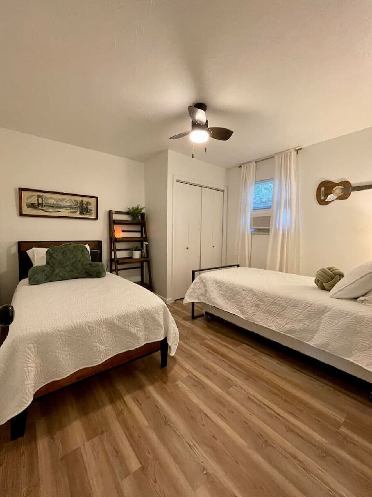 2 Schlafzimmer, Schreibtisch, Reisekinderbett, WLAN