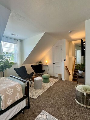 4 bedrooms, desk, iron/ironing board, travel crib