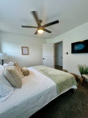 4 bedrooms, desk, iron/ironing board, travel crib