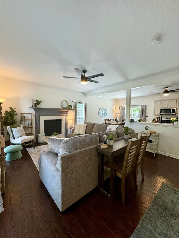 TV, fireplace