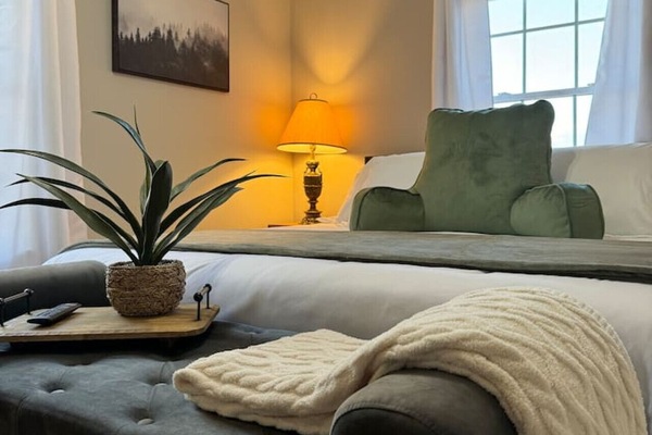 2 bedrooms, desk, travel crib, WiFi