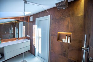 Shower, hair dryer, towels - 190B Apartments Raphael (Ortisei)