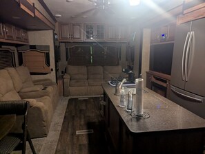 Smart TV, fireplace