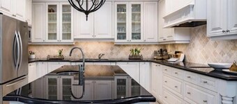 Spacious 6 bedroom 150m walk to the ski lift. 5 min walk to village (30 day min)