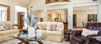 Spacious 6 bedroom 150m walk to the ski lift. 5 min walk to village (30 day min)