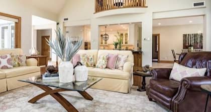 Spacious 6 bedroom 150m walk to the ski lift. 5 min walk to village (30 day min)