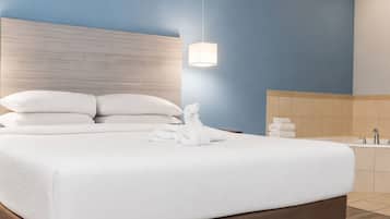 Suite | Desk, soundproofing, iron/ironing board, free WiFi