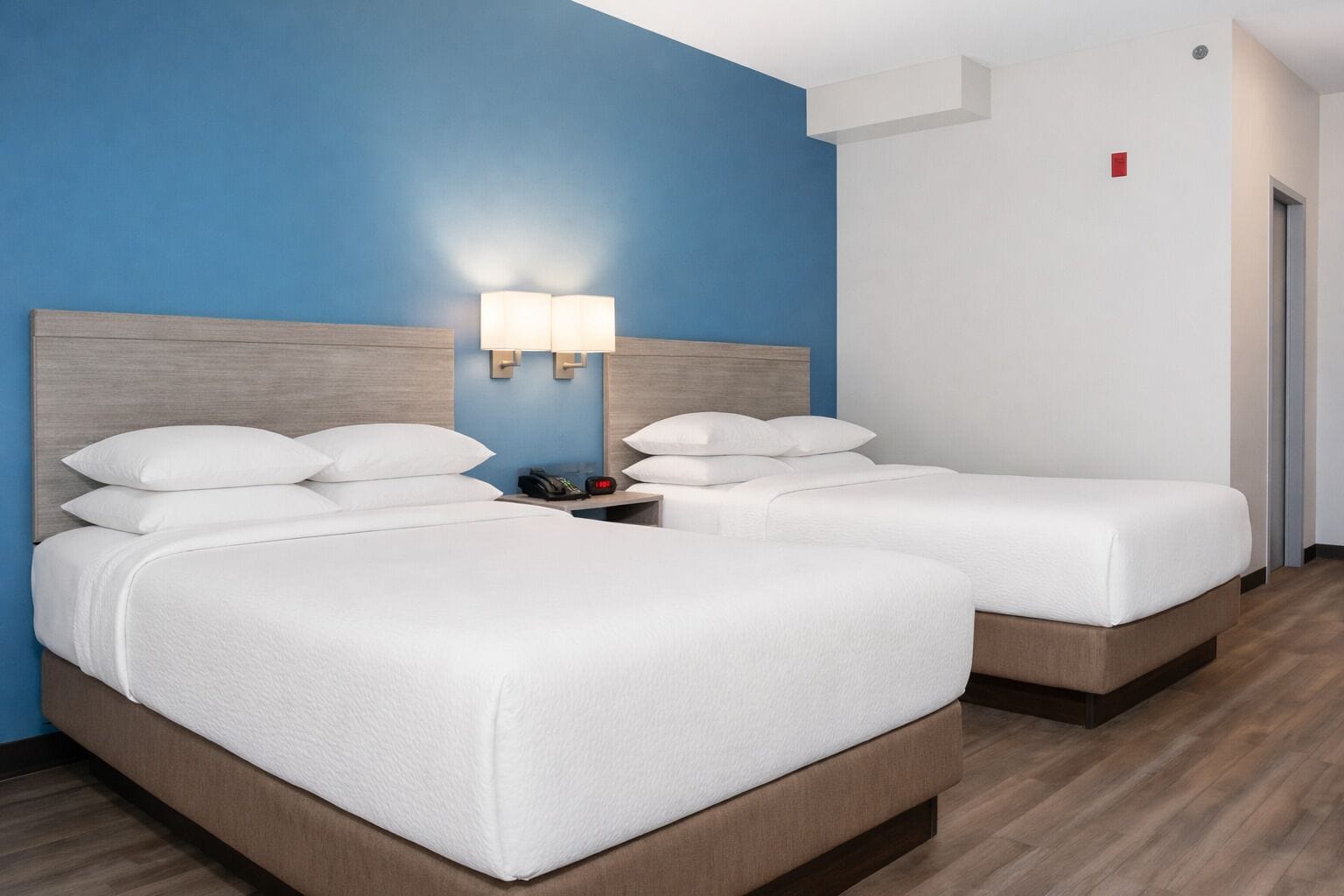 Desk, soundproofing, iron/ironing board, free WiFi