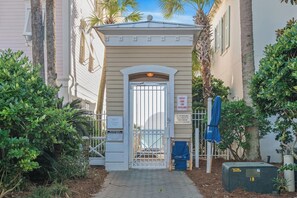 Property grounds - Coastal Breeze | Private Pool | Free Golf Cart (Miramar Beach)
