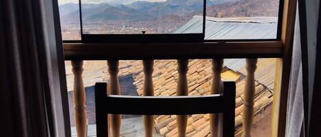 Premium bedding, down duvets, laptop workspace, free WiFi