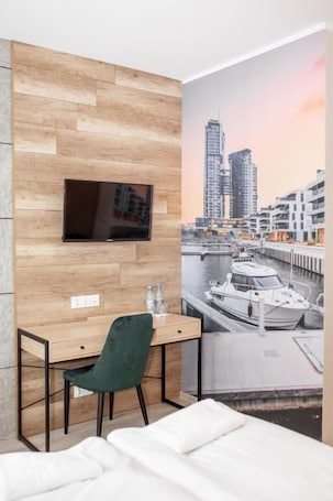 Superior Room, 1 Queen Bed, Non Smoking, City View | Memory foam beds, desk, laptop workspace, blackout drapes. Kamienica Morska Gdynia