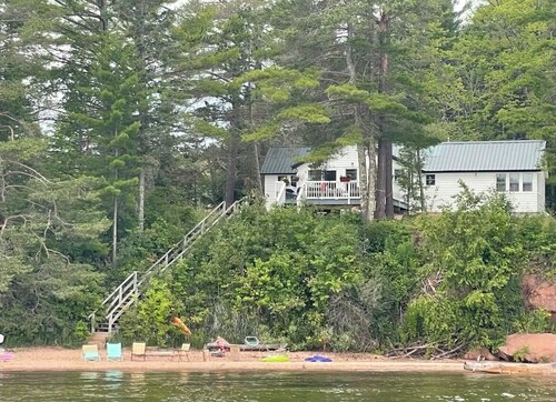 All season cottage with sauna overlooking the private beach on Lake Superior 