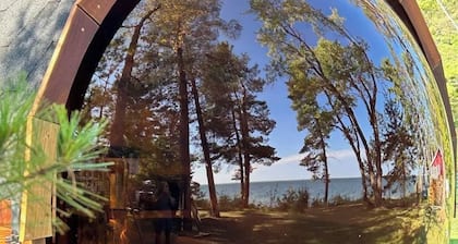All season cottage with sauna overlooking the private beach on Lake Superior