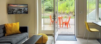 Leafy Urban Escape - Cozy 1 bedroom