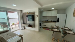 A modern apartment with a living room, dining area, kitchen, and balcony. - Bela Hospedagem - Jd do Atlântico 402B (João Pessoa)