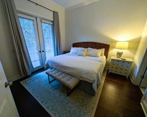 2 slaapkamers, een strijkplank/strijkijzer, gratis wifi, beddengoed