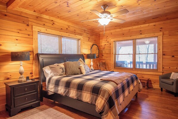 2 bedrooms, desk, free WiFi, bed sheets