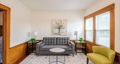 Cozy Single level home in Quiet Walkable Neighborhood. Washer and Dryer in unit!