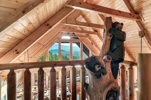 Interior - 4-bedroom Cabin, Sleeps 12, WiFi, Incredible Views, Hot Tub (Sevierville)