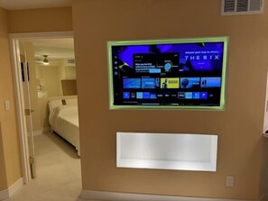 1 bedroom, desk, WiFi, bed sheets