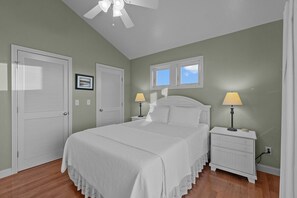 3 bedrooms, desk, iron/ironing board, free WiFi - Oceanside, Steps to the Beach, Hot Tub, Pet Friendly, Ocean and Sound Views (Frisco)