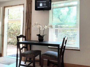 Dining - Close To Everything! w/ Private Kitchen & Bath (Gainesville)