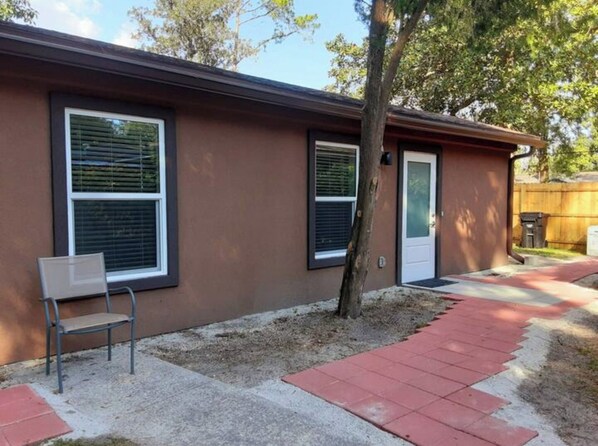 Terrace/patio - Close To Everything! w/ Private Kitchen & Bath (Gainesville)