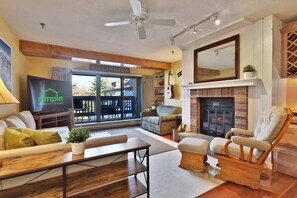 Smart TV, fireplace - Behnke Family Retreat: Mountain View 1BR/1BA Condo at Mountain Green Resort. Ski Shuttle (Killington)