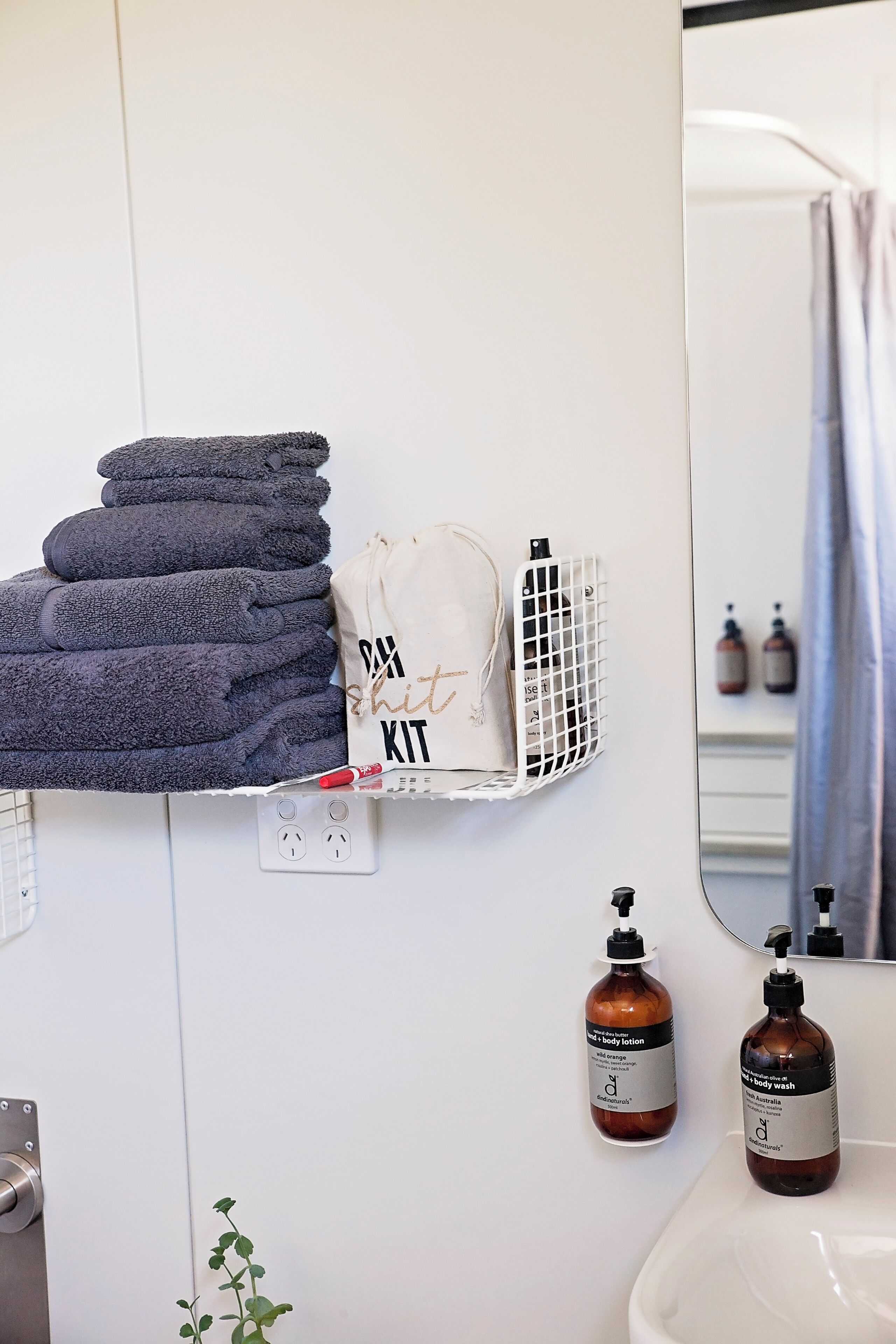 Studio Suite Mewah, pemandangan lembah | Kamar mandi | Shower, pancuran hujan, perlengkapan mandi gratis, dan pengering rambut