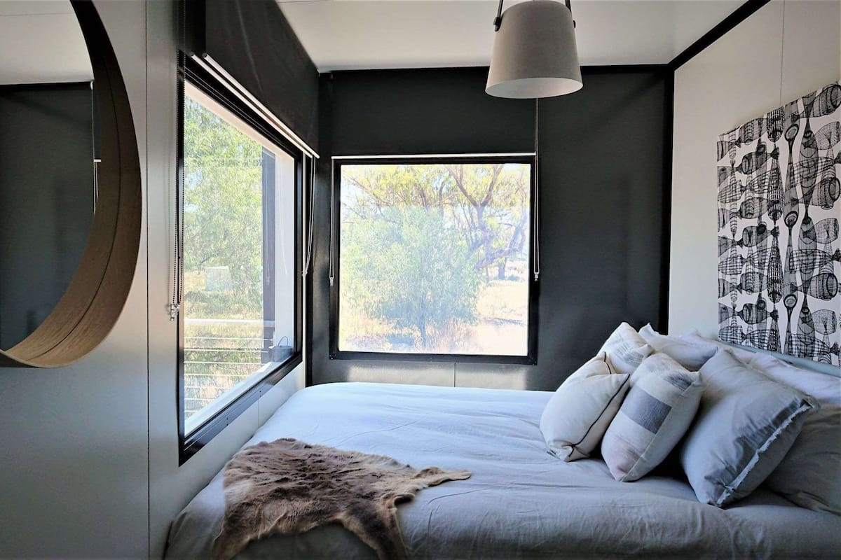 Lyxig studiosvit - utsikt mot dalen | Sängtillbehör av högsta kvalitet, duntäcken och bäddmadrasser