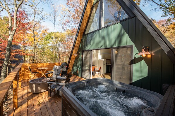 Outdoor spa tub