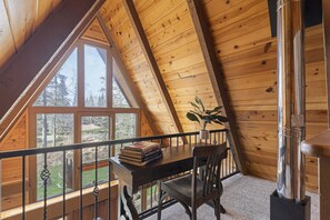 Interior - Jupiter Peaks Hideaway (Anchorage)