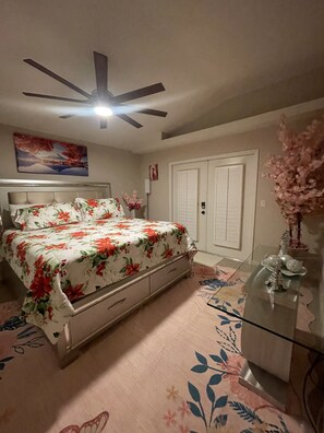 4 bedrooms, desk, iron/ironing board, WiFi