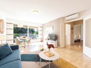 Living area - A-Br – Quiet, Infinity Pool & Private Parking (Cannes)