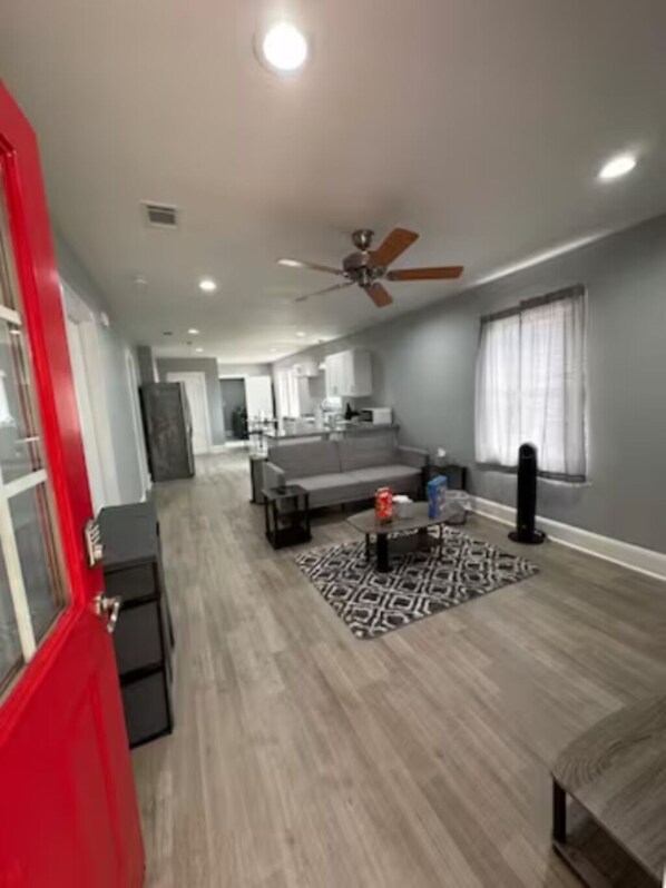 Smart TV - Magnolia of Midtown Luxury Home - 1 Mile From USM (Hattiesburg)