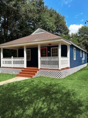 Exterior - Magnolia of Midtown Luxury Home - 1 Mile From USM (Hattiesburg)