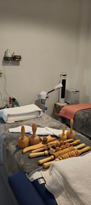Massasje med varme steiner, idrettsmassasje og massasje
