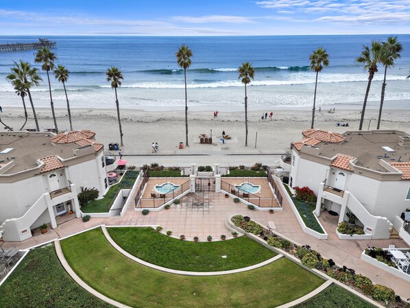 Una spiaggia nelle vicinanze