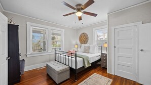 2 habitaciones, escritorio, tabla de planchar con plancha y wifi gratis 