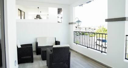 Beautiful Modern Home in Res San Andres
