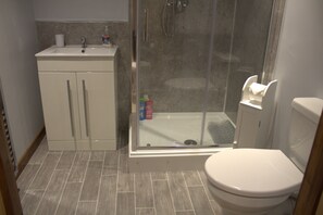 Comfort Double Room, Private Bathroom | Bathroom | Shower, hair dryer, towels, soap - The Old Mill Bed & Breakfast (Biggar)