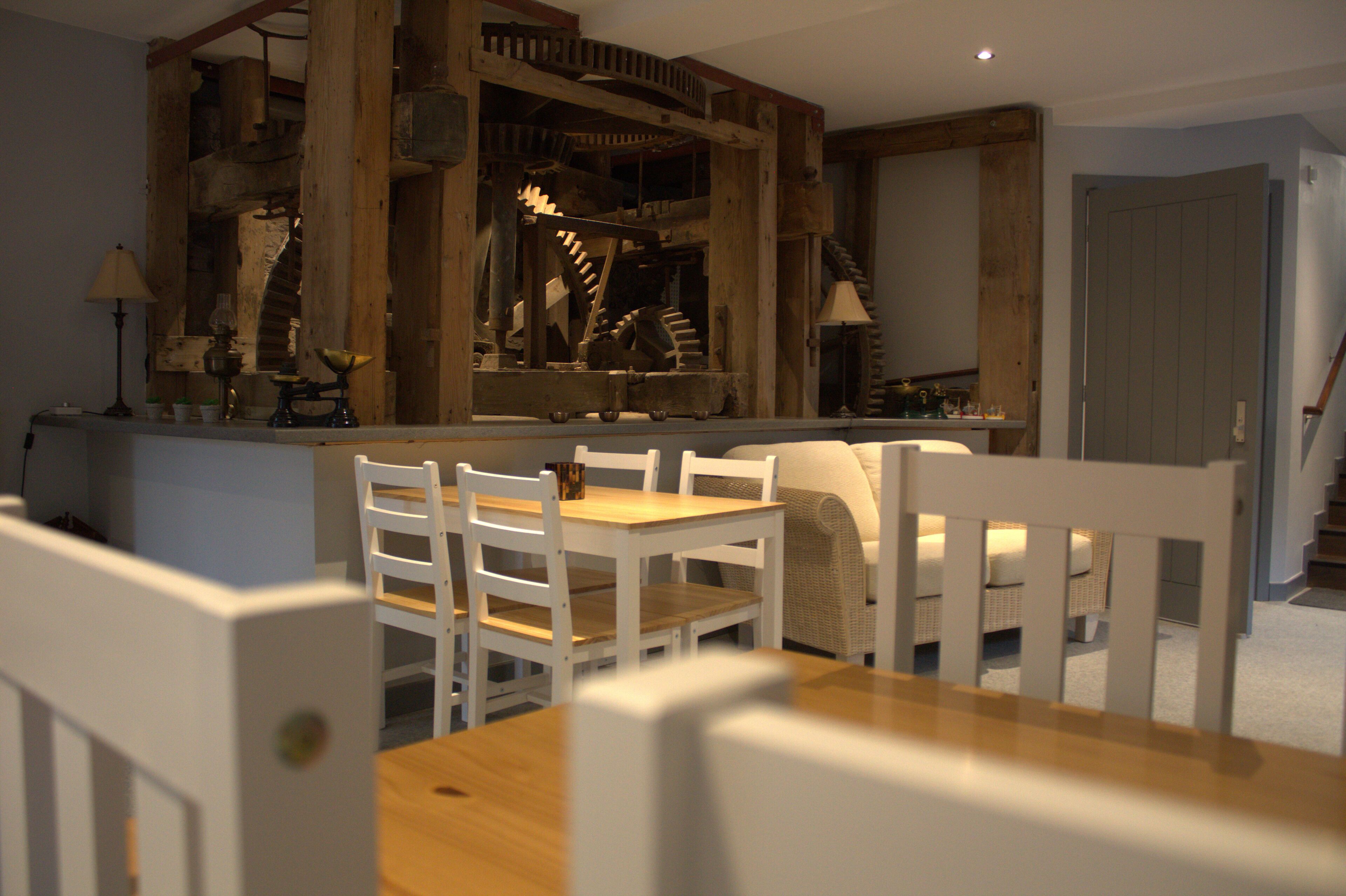 تفاصيل الفندق من الداخل