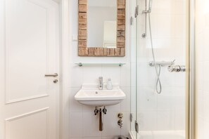 Dutxa, assecador de cabells i tovalloles 