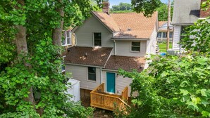 A two-story house with a front porch and a blue door. - Shire-Southern-Comfort quiet 3-bedroom house w/WiFi and AC in heart of downtown  (Frankfort)