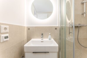Shower, hair dryer, towels - Sylt Rooms 3 - Admirals Room - Admirals Room (Westerland)