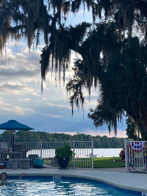 泳池